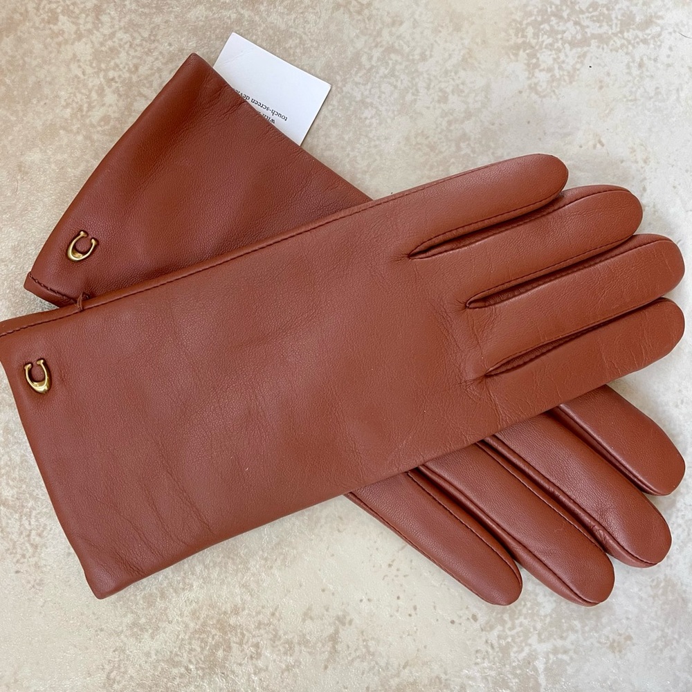 COACH Sculpted Signature Leather Tech Gloves. Size 6.5. Color-Saddle
